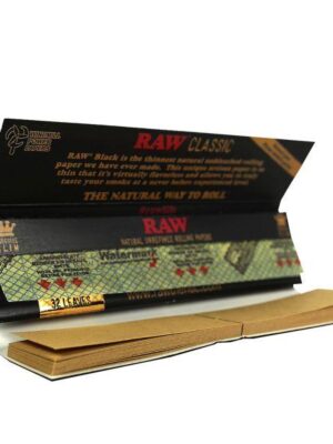 RAWBLACKCONN2_grande_600x600_3888738a-bd22-433c-8f38-d4e1038255df.jpg RAW King Size Black Connoisseur - Caixa Completa (24 Livros)
